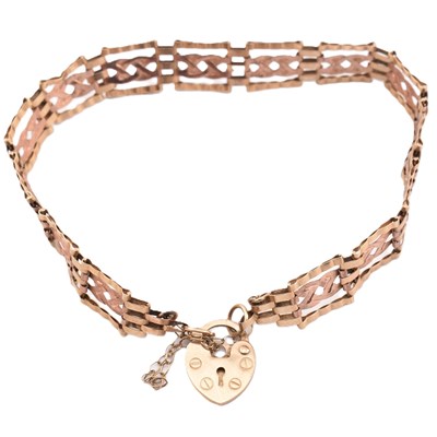 Lot 397 - HALLMARKED 9CT GOLD GATE LINK BRACELET WITH HEART PADLOCK CLASP