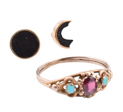 Lot 297 - 19TH CENTURY GOLD & GEM SET RING & PAIR OF 9CT GOLD & ONYX STUD EARRINGS