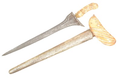 Lot 90 - 19TH CENTURY KRIS DAGGER WITH FOSSILISED MAMMOTH IVORY HILT