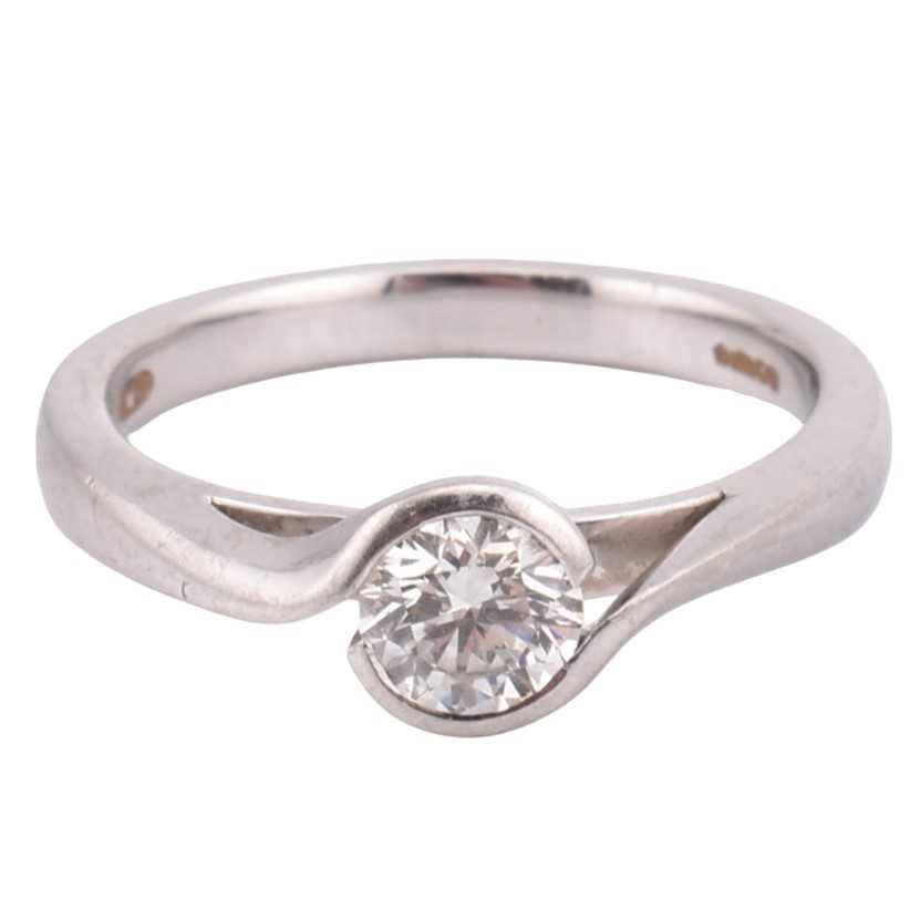 Lot 55 - HALLMARKED PLATINUM & DIAMOND SOLITAIRE RING