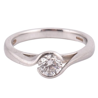 Lot 55 - HALLMARKED PLATINUM & DIAMOND SOLITAIRE RING