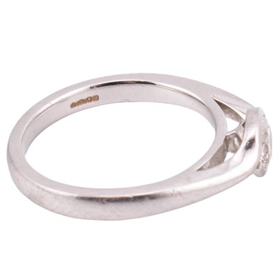 Lot 55 - HALLMARKED PLATINUM & DIAMOND SOLITAIRE RING