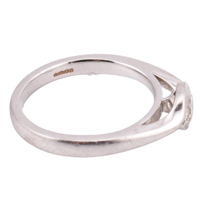 Lot 55 - HALLMARKED PLATINUM & DIAMOND SOLITAIRE RING