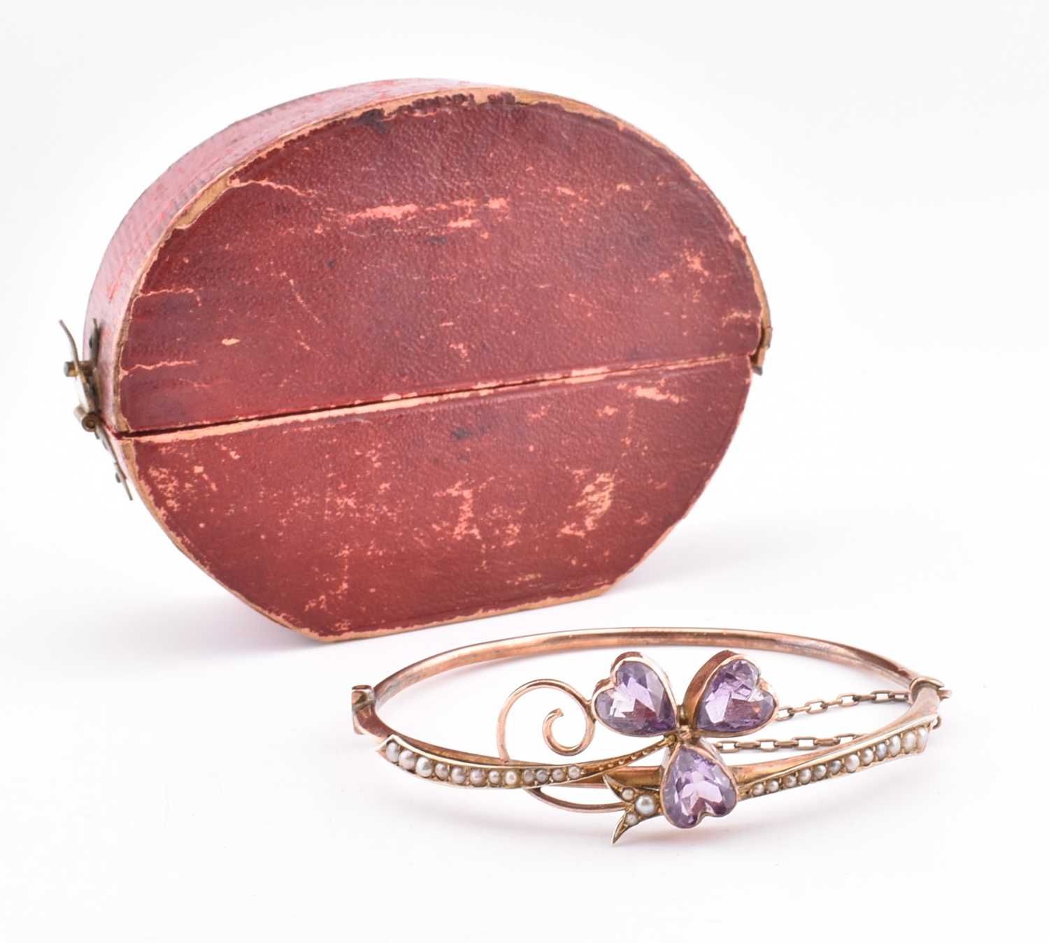 Lot 54 - EARLY 20TH CENTURY 9CT GOLD AMETHYST & PEARL HINGED BANGLE