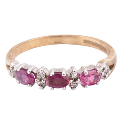 Lot 316 - HALLMARKED 9CT GOLD RUBY & DIAMOND RING
