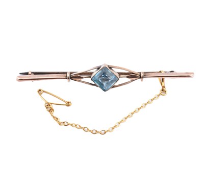 Lot 232 - 9CT GOLD & BLUE PASTE BAR BROOCH PIN