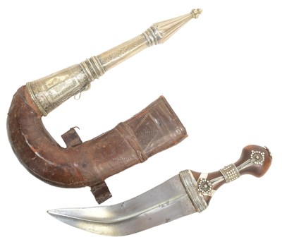 Lot 11 - ORIGINAL SOUTH ARABIAN / YEMEN GUSBI JAMBIYA DAGGER