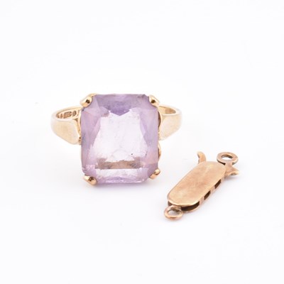 Lot 329 - HALLMARKED 9CT GOLD & PURPLE STONE DRESS RING & HALLMARKED 9CT GOLD NECKLACE CLASP