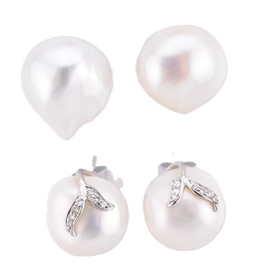 Lot 375 - TWO PAIRS OF 18CT GOLD & BAROQUE PEARL EARRINGS