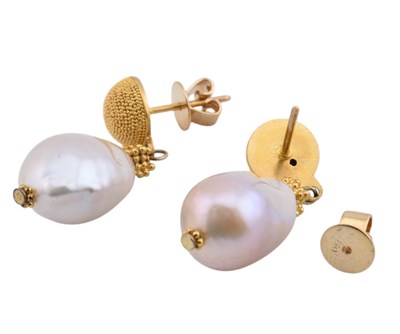 Lot 111 - 18CT GOLD & BAROQUE SOUTH SEA PEARL PENDANT EARRINGS