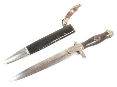 Lot 390 - WWII SECOND WORLD WAR GERMAN AIR PROTECTION OFFICER DRESS DAGGER