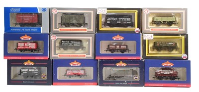 Lot 221 - MODEL RAILWAY - BACHMANN & DAPOL OO GAUGE ROLLING STOCK