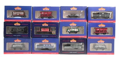 Lot 232 - MODEL RAILWAY - BACHMANN OO GAUGE ROLLING STOCK