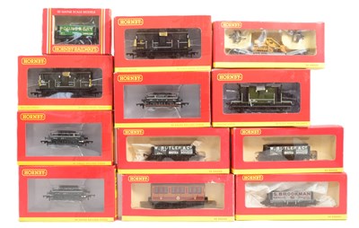 Lot 266 - MODEL RAILWAY - HORNBY OO GAUGE ROLLING STOCK