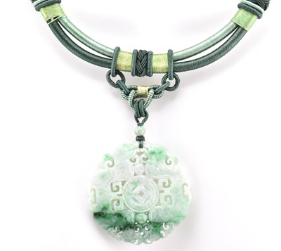 Lot 460 - SILK & JADE COLLAR PENDANT NECKLACE