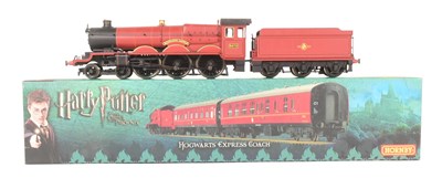 Lot 211 - MODEL RAILWAY - HORNBY LOCOMOTIVE HOGWARTS CASTLE & EXPRESS COACH HARRY POTTER