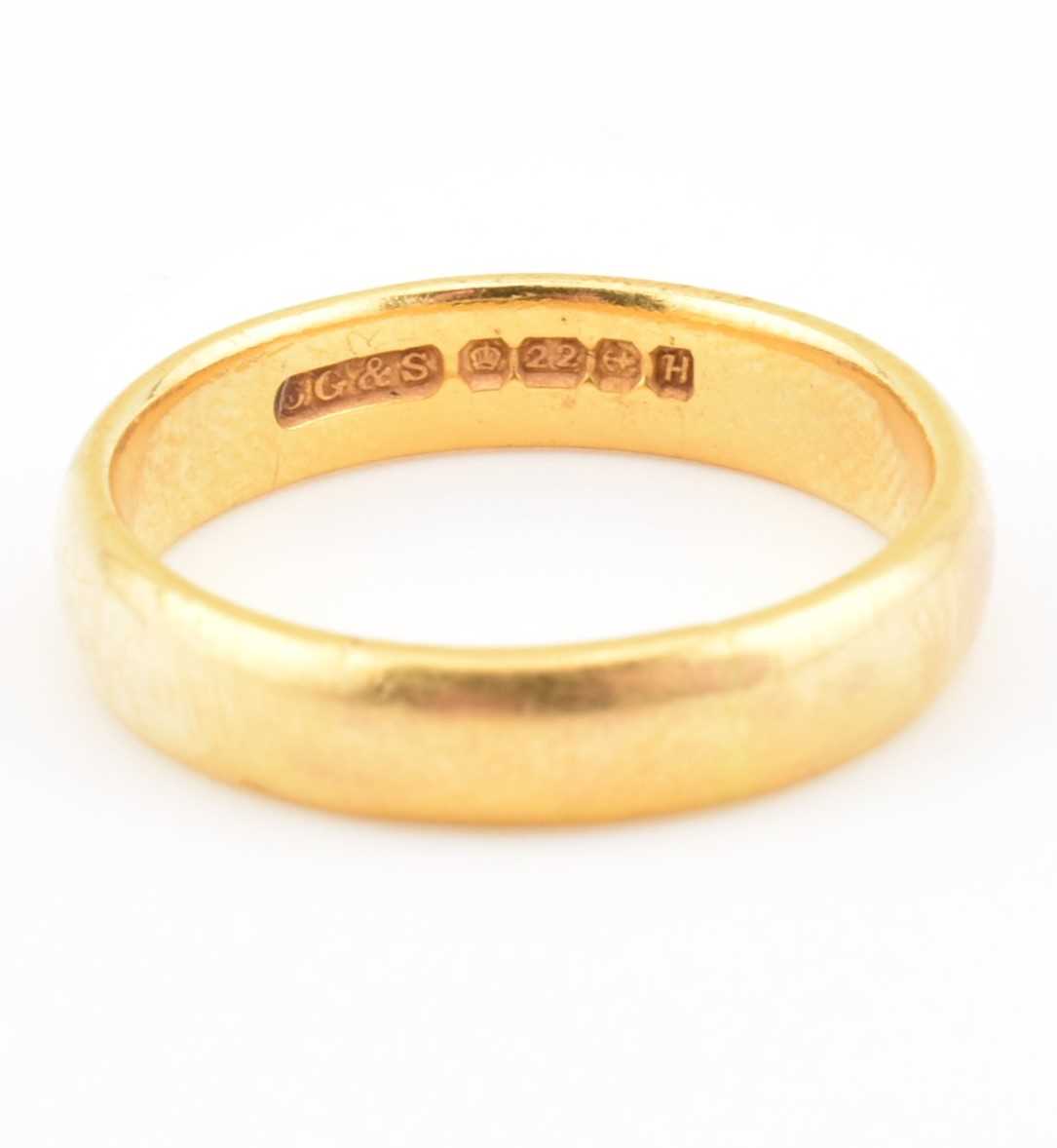 Lot 155 - HALLMARKED 22CT GOLD BAND RING