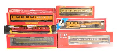 Lot 307 - MODEL RAILWAY - COLLECTION OF OO GAUGE ROLLING STOCK