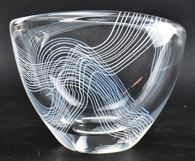 Lot 106 - VICKE LINDSTRAND FOR KOSTA - MID CENTURY WHITE TRAILED CENTREPIECE GLASS VASE
