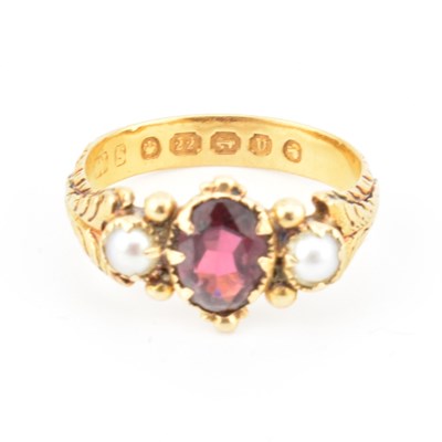 Lot 83 - VICTORIAN HALLMARKED 22CT GOLD GARNET & PEARL RING