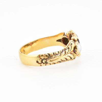 Lot 83 - VICTORIAN HALLMARKED 22CT GOLD GARNET & PEARL RING