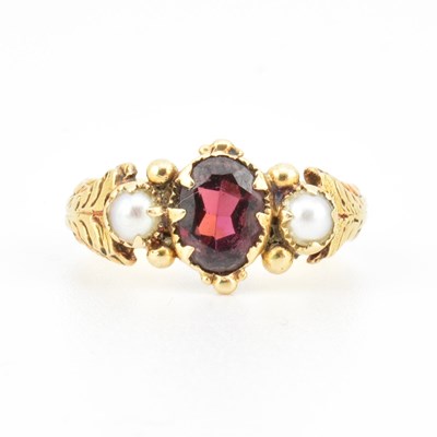 Lot 83 - VICTORIAN HALLMARKED 22CT GOLD GARNET & PEARL RING