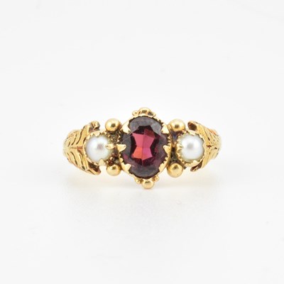 Lot 83 - VICTORIAN HALLMARKED 22CT GOLD GARNET & PEARL RING
