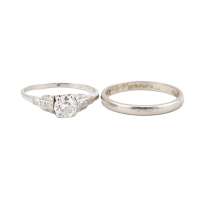 Lot 69 - ART DECO PLATINUM & DIAMOND SOLITAIRE RING & PLATINUM BAND RING