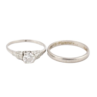 Lot 69 - ART DECO PLATINUM & DIAMOND SOLITAIRE RING & PLATINUM BAND RING