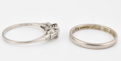 Lot 69 - ART DECO PLATINUM & DIAMOND SOLITAIRE RING & PLATINUM BAND RING