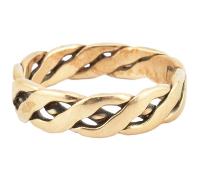 Lot 447 - HALLMARKED 9CT GOLD TWISTED BAND RING