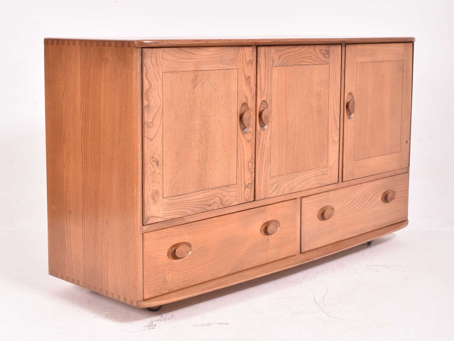 Lot 355 - ERCOL FURNITURE - MID CENTURY ELM SIDEBOARD CREDENZA