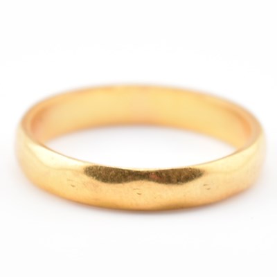 Lot 130 - HALLMARKED 22CT GOLD BAND RING