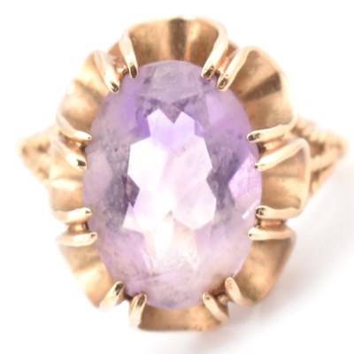 Lot 150 - 1970S HALLMARKED 9CT GOLD & AMETHYST COCKTAIL RING