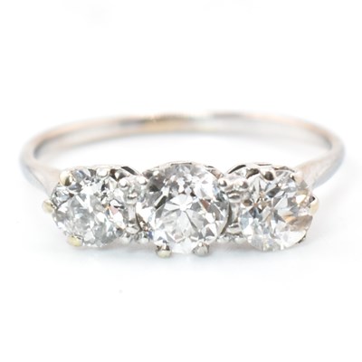 Lot 60 - WHITE GOLD & DIAMOND TRILOGY RING