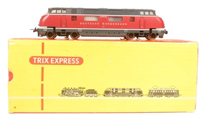 Lot 61 - MODEL RAILWAY - VINTAGE TRIX EXPRESS HO GAUGE LOCOMOTIVE