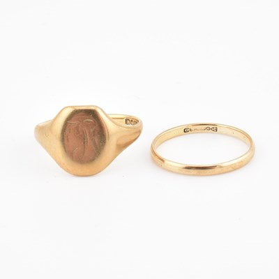 Lot 235 - HALLMARKED 9CT GOLD SIGNET RING & HALLMARKED 9CT BAND RING