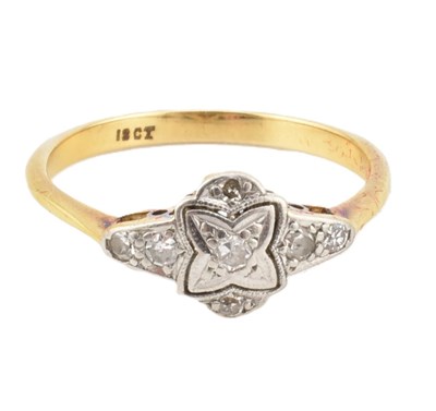 Lot 60 - ART DECO 18CT GOLD & DIAMOND RING