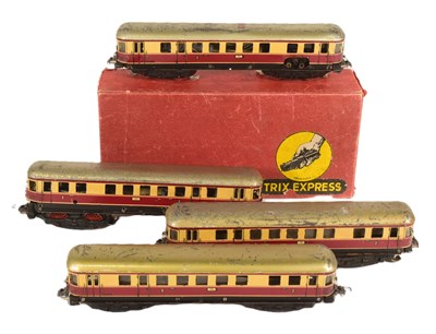 Lot 192 - MODEL RAILWAY - VINTAGE TRIX RAILWAY HO GAUGE LOCOMOTIVES