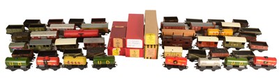 Lot 76 - MODEL RAILWAY - COLLECTION OF TRIX HO GAUGE LOCOMOTIVE ROLLING STOCK