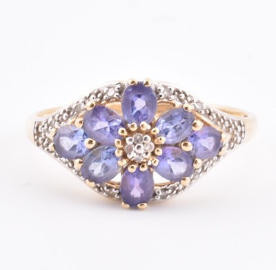 Lot 205 - HALLMARKED 14CT GOLD TANZANITE & DIAMOND CLUSTER RING