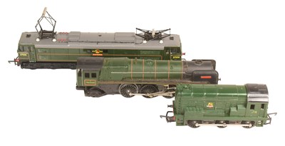 Lot 244 - MODEL RAILWAY - X3 VINTAGE TRIANG OO GAUGE LOCOMOTIVES