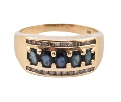 Lot 358 - 9CT GOLD SAPPHIRE & DIAMOND FIVE STONE RING