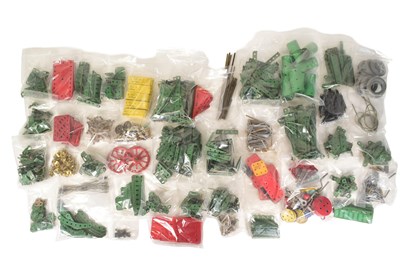 Lot 273 - MECCANO - COLLECTION OF VINTAGE MECCANO CONSTRUCTOR PARTS