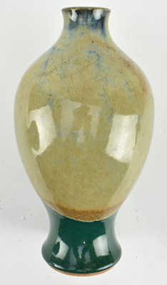 Lot 191 - 20TH CENTURY ISHIGURO KOKO CERAMIC VASE 20世纪初 黑石香香/香二 花瓶