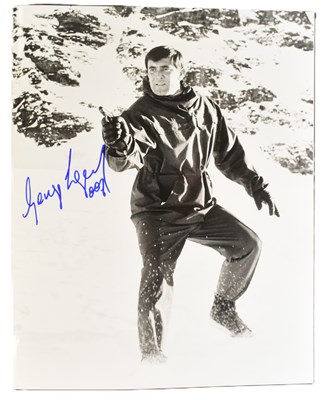 Lot 7 - JAMES BOND 007 - GEORGE LAZENBY - SIGNED 8X10" PHOTOGRAPH - UACC