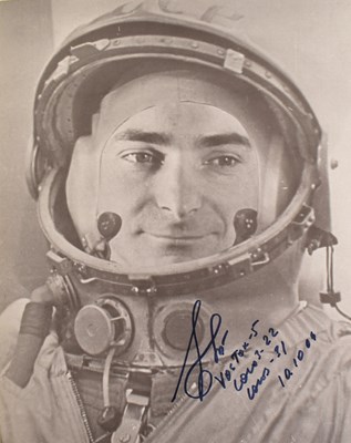 Lot 189 - SPACE EXPLORATION - VALERY BYKOVSKY - COSMONAUT SIGNED 8X10" PHOTOGRAPH