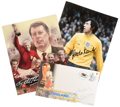 Lot 166 - FOOTBALL - WORLD CUP 1966 - COLLECTION OF AUTOGRAPHS