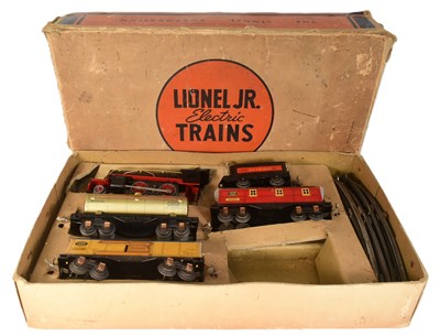 Lot 143 - MODEL RAILWAY - VINTAGE LIONEL ELECTRIC TRAIN SET