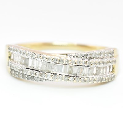 Lot 30 - HALLMARKED 9CT GOLD & DIAMOND RING